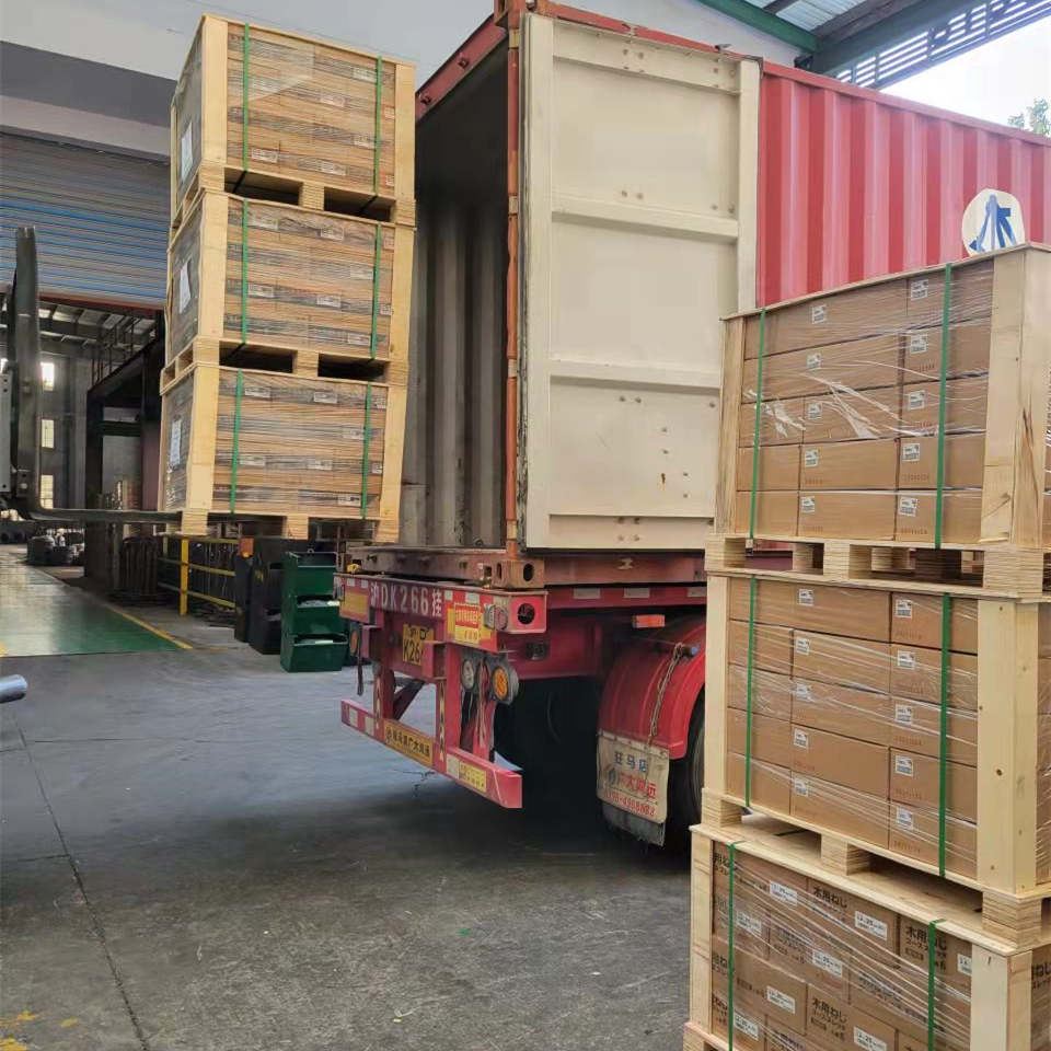 Japon Müşterilerin İstediği Bir Grup Vidalı Ürün Paketleniyor ve Daha Sonra S...